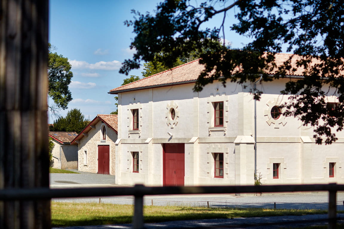 Façade extérieure du chai ©Serge Chapuis